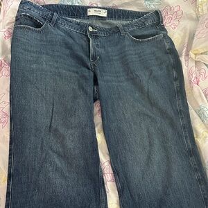 Hollister Low-Rise Baggy Jeans